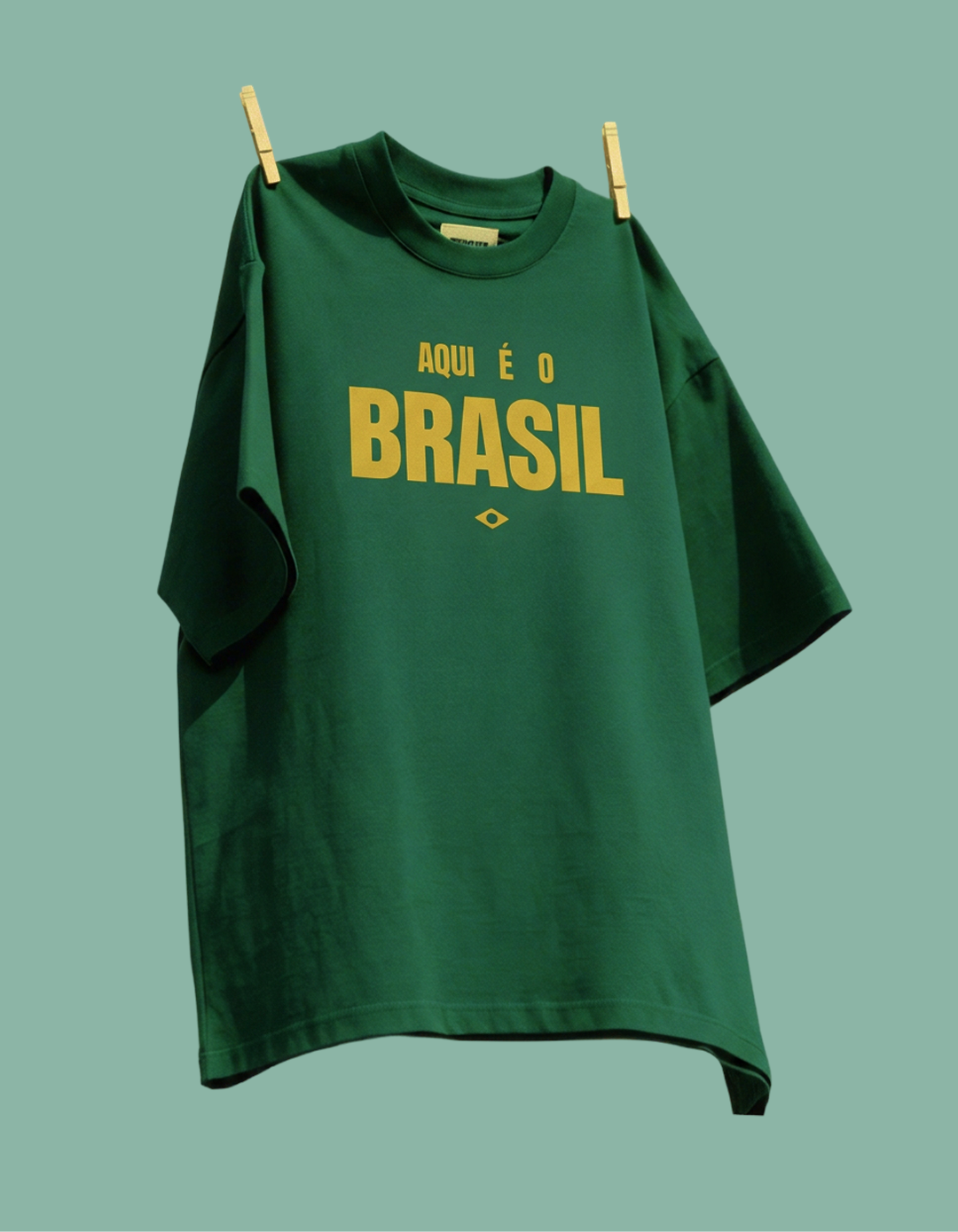 Camiseta Aqui é o Brasil - modelo feminino